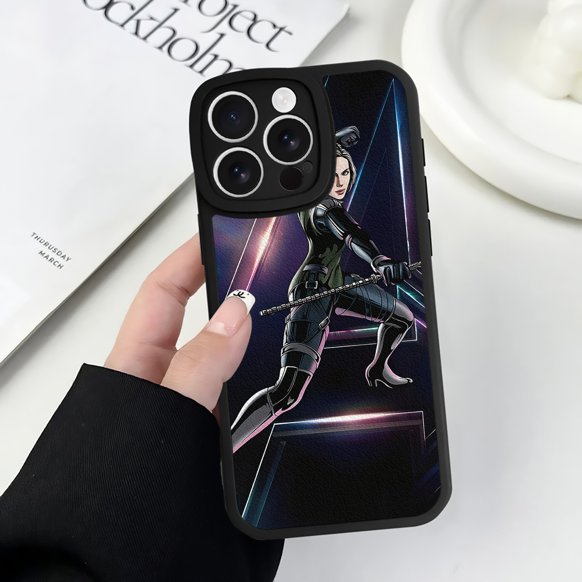 （画像用） アベンジャーズ The Avengers 【iPhone 16シリーズ対応】シリコンスマホケース（レザー調） 材質：シリコン